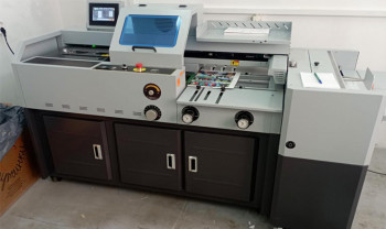 DigiBINDER-420 PUR с автоматической цифровой настройкой и двумя клеевыми баками, установленный компанией «Полиграфические машины» в одной из цифровых типографий Ставрополя
