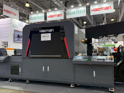 Этикеточная ЦПМ Haotian HTS330-6C Flexo HF на стенде компании "СМГ Технология"