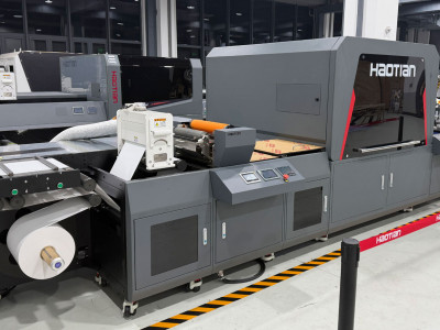 Haotian HTS330-6C Flexo HF для печати, лакирования и тиснения фольгой на заводе во время приемки российским покупателем