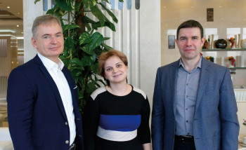Вице-президент по продажам Koenig & Bauer Sheetfed Свен Стржельчик, директор по маркетингу «Кениг унд Бауэр РУС» Анна Перова и генеральный директор «Кениг унд Бауэр РУС» Федор Смирнов