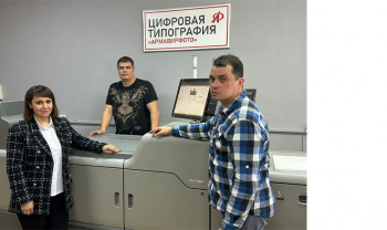 Слева — Анна Сабецкая, исполнительный директор «АрмавирФото»