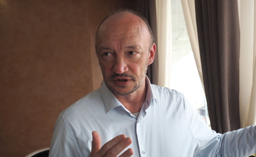 Александр Руденко — практикующий технолог препресса. Специализация — управление цветом в офсетной, флексографской и цифровой печати: колориметрическая настройка, аудит по стандартам ISO 12647, ICC-профилирование и обучение специалистов типографий.