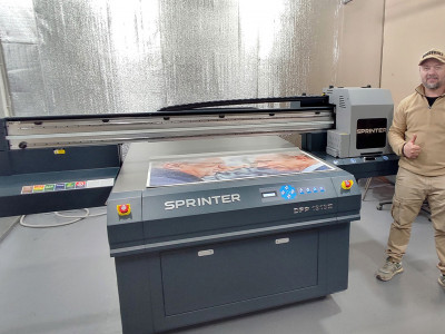 Планшетный УФ-принтер Sprinter DPP 1316E на производстве компании RichArt