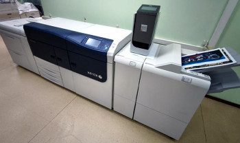 Цифровая печатная машина Xerox Versant 3100 в демозале "Джест" Цифровая печатная машина Xerox Versant 3100 в демозале "Джест"