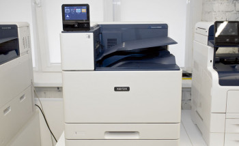 Рис. 1. Принтер VersaLink C8000W в шоуруме Xerox