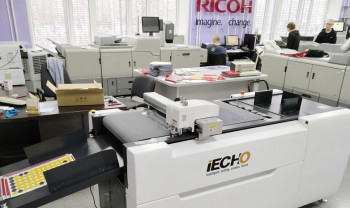 Режущий плоттер iEcho PK-0705 Plus в типографии «Дамми 